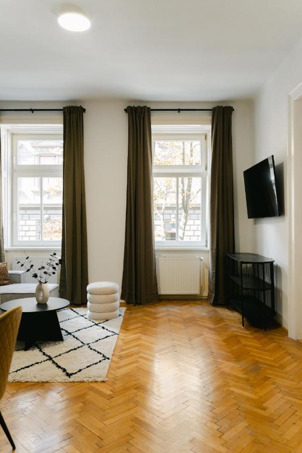 Cozy Apt Perfect For 4-6 Tv Metro Self-Checkin Vienna Exterior photo